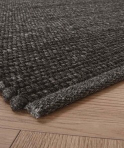 Tapis laine Lett - gris foncé - close up hoek, thumbnail Tapis laine Lett - gris foncé - close up hoek, thumbnail