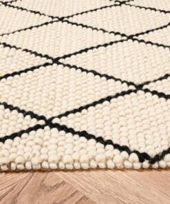 Tapis en laine losange Vinduer - Crème/noir - close up zijkant, thumbnail Tapis en laine losange Vinduer - Crème/noir - close up zijkant, thumbnail