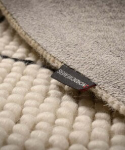 Tapis en laine losange Vinduer - Crème/noir - close up zijkant, thumbnail Tapis en laine losange Vinduer - Crème/noir - close up zijkant, thumbnail