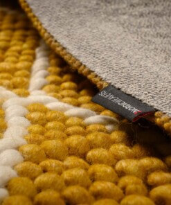 Tapis en laine losange Vinduer - jaune moutarde/Crème - close up zijkant, thumbnail Tapis en laine losange Vinduer - jaune moutarde/Crème - close up zijkant, thumbnail