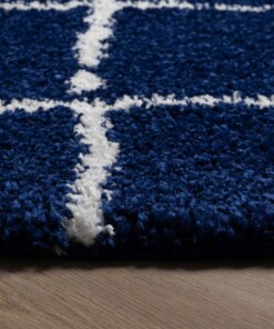 Tapis poils longs Rond losange Artisan - bleu foncé/blanc - close up zijkant, thumbnail Tapis poils longs Rond losange Artisan - bleu foncé/blanc - close up zijkant, thumbnail