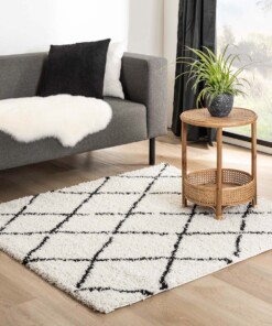 Tapis poils longs Carré losange Habitat - blanc/noir - sfeer