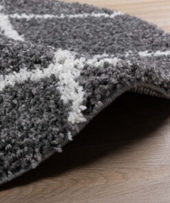 Tapis poils longs Rond losange Habitat - gris/blanc - close up zijkant, thumbnail