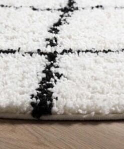 Tapis poils longs Rond losange Habitat - blanc/noir - close up zijkant, thumbnail Tapis poils longs Rond losange Habitat - blanc/noir - close up zijkant, thumbnail