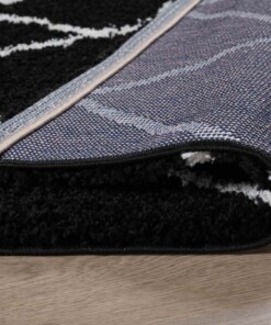 Tapis poils longs Carré losange Artisan - noir/blanc - close up vouw, thumbnail Tapis poils longs Carré losange Artisan - noir/blanc - close up vouw, thumbnail