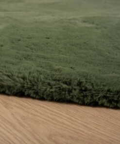 Tapis Rond moelleux poils longs - Comfy Plus - vert olive - close up zijkant, thumbnail Tapis Rond moelleux poils longs - Comfy Plus - vert olive - close up zijkant, thumbnail