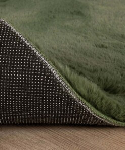 Tapis enfant mouton moelleux - Fluffy vert olive Tapis enfant mouton moelleux - Fluffy vert olive