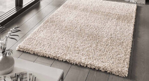 Tapis poils longs crème
