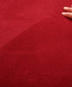 Tapis poil ras moelleux - Plush rouge - close up, thumbnail Tapis poil ras moelleux - Plush rouge - close up, thumbnail