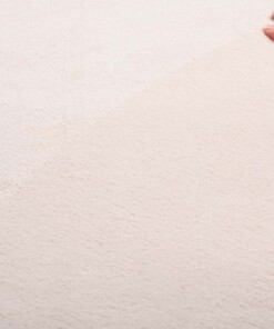 Tapis Rond poil ras moelleux - Plush Crème - close up, thumbnail Tapis Rond poil ras moelleux - Plush Crème - close up, thumbnail