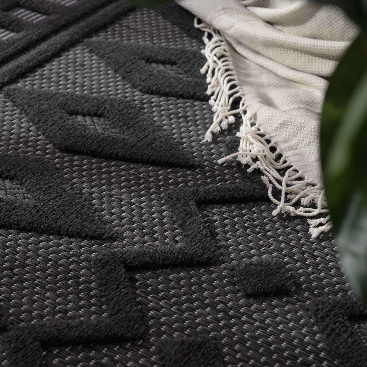 Tapis extérieur balcon - Nore anthracite - close up Tapis extérieur balcon - Nore anthracite - close up