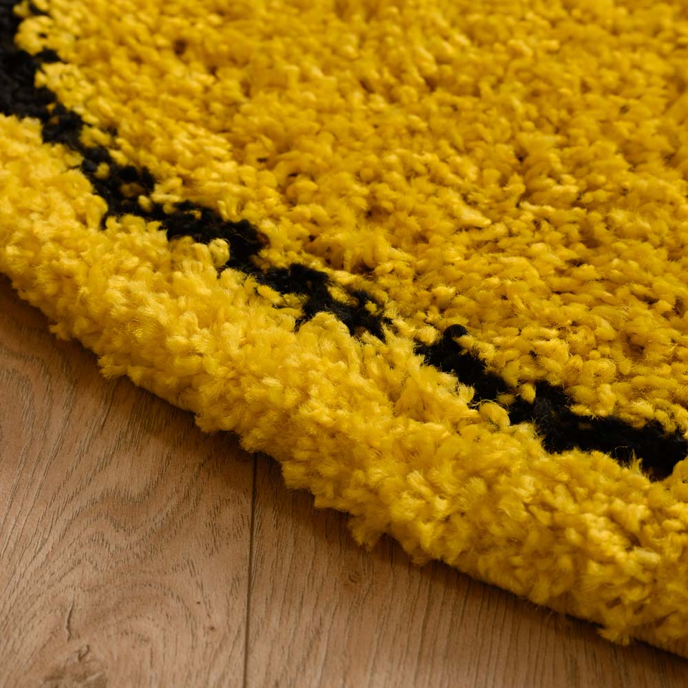 Tapis football rond - Sports jaune/noir - close up Tapis football rond - Sports jaune/noir - close up