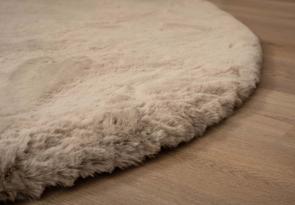 Tapis doux forme organique - Comfy Plus taupe - close up Tapis doux forme organique - Comfy Plus taupe - close up