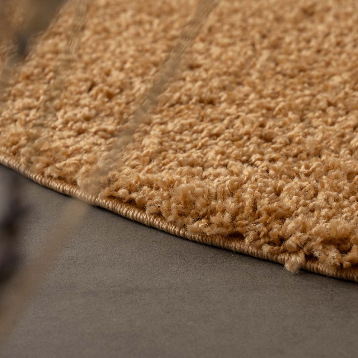 Tapis rond poils longs Shaggy Trend - or - close up Tapis rond poils longs Shaggy Trend - or - close up