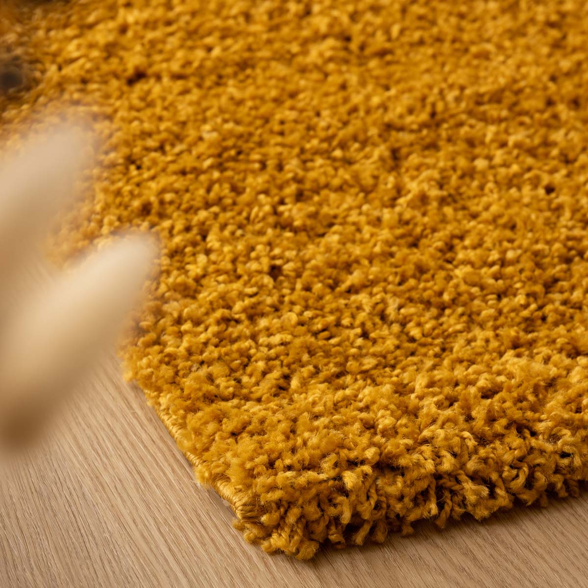 Tapis Carré poils longs Shaggy Trend - jaune moutarde - close up Tapis Carré poils longs Shaggy Trend - jaune moutarde - close up