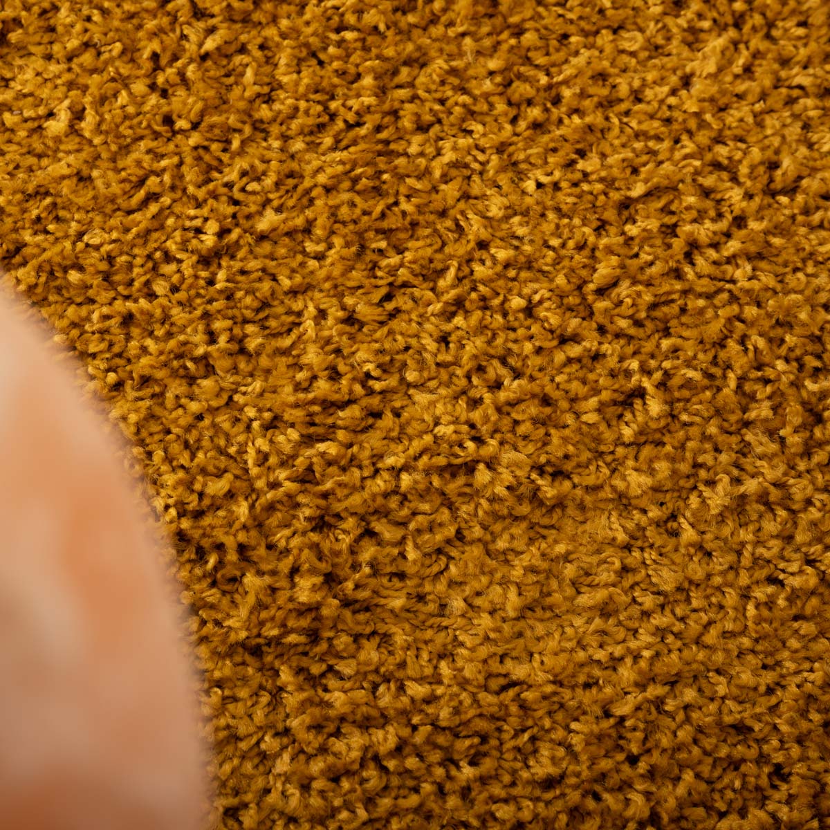 Tapis Carré poils longs Shaggy Trend - jaune moutarde - close up Tapis Carré poils longs Shaggy Trend - jaune moutarde - close up