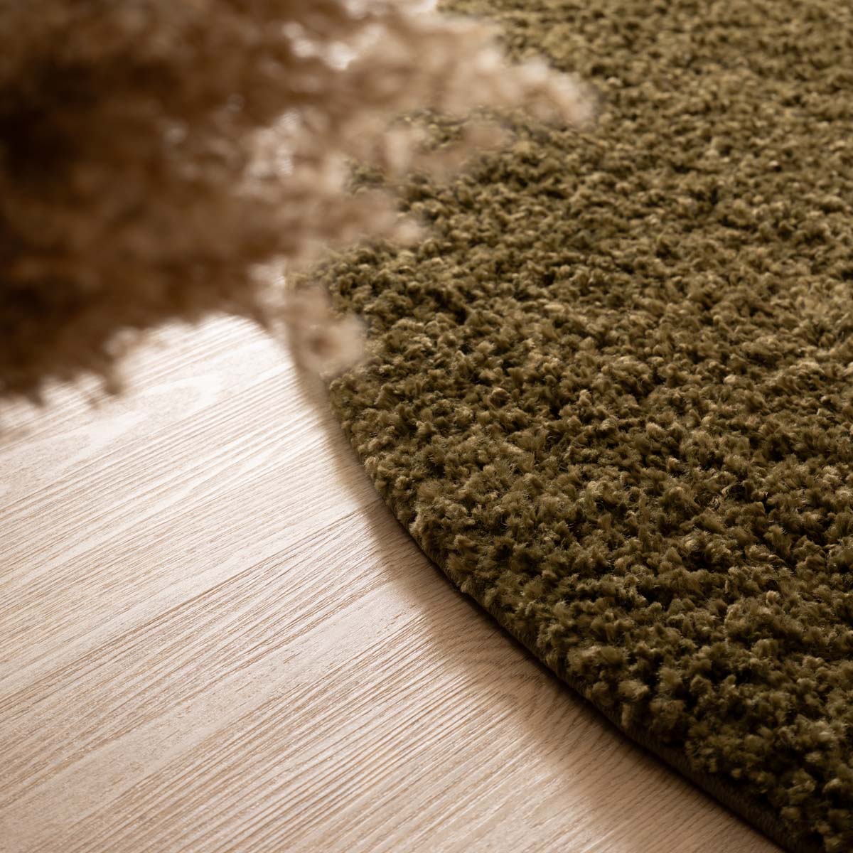 Tapis ovale poils longs - Shaggy Trend vert olive - close up Tapis ovale poils longs - Shaggy Trend vert olive - close up