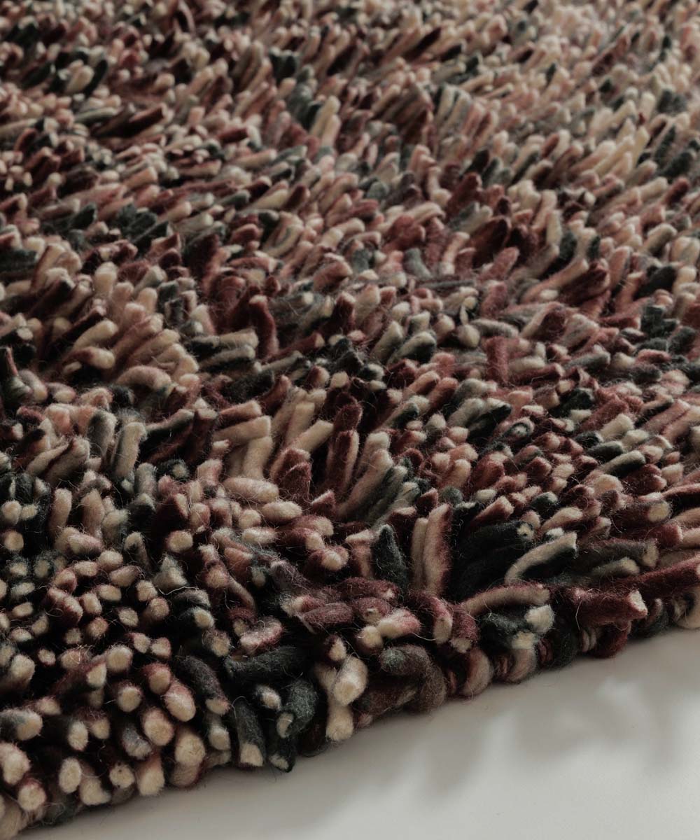 Tapis en laine à poils longs - Aurelia violet - close up Tapis en laine à poils longs - Aurelia violet - close up