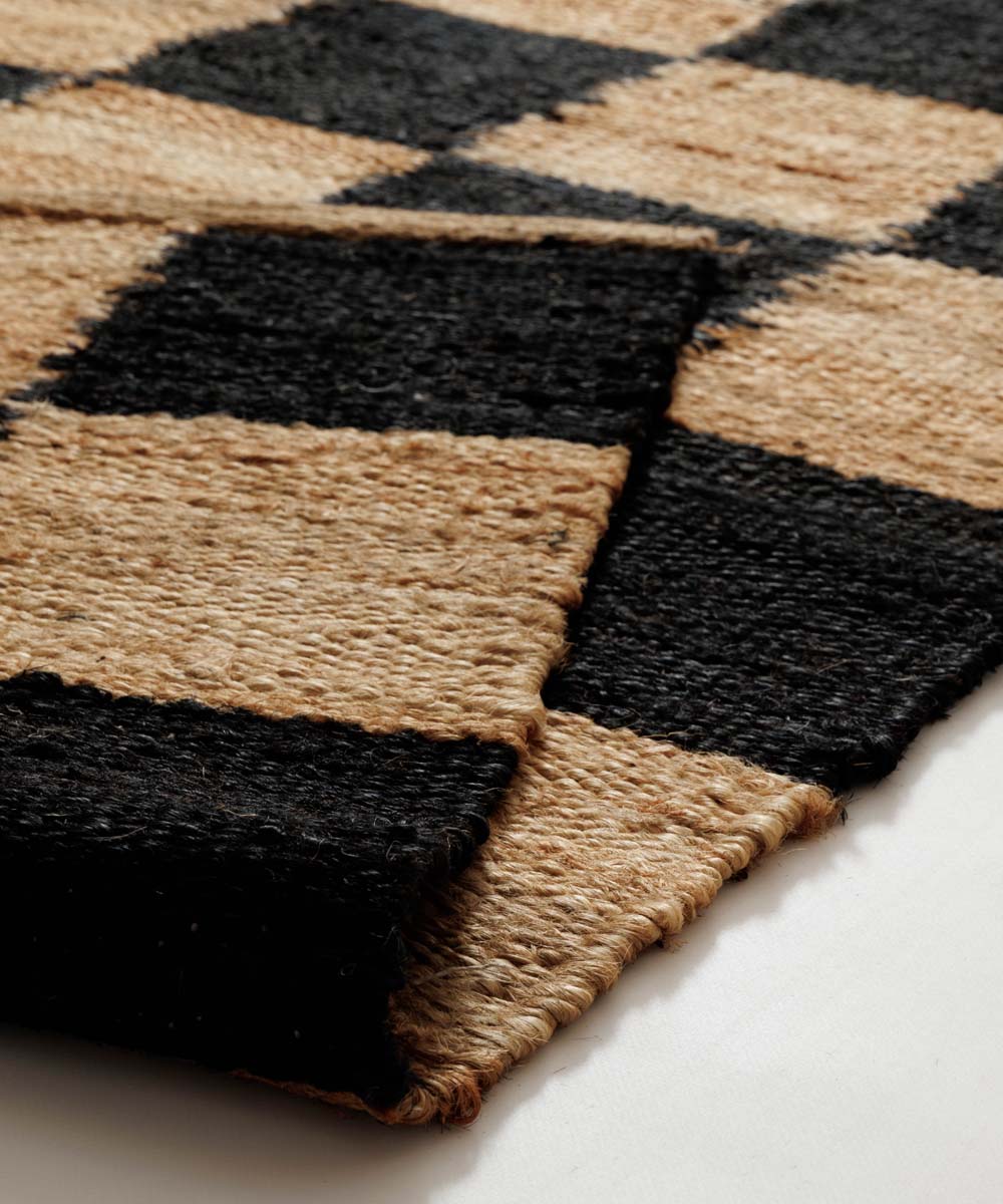 Tapis en jute - Patch naturel/noir - close up Tapis en jute - Patch naturel/noir - close up