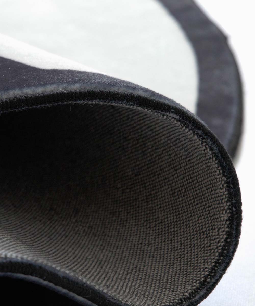 Tapis enfant lavable - Fluffito Football Blanc/Noir - close up Tapis enfant lavable - Fluffito Football Blanc/Noir - close up