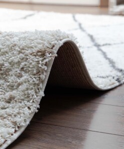 Tapis Carré poils longs losange Artisan - blanc/gris - close up, thumbnail