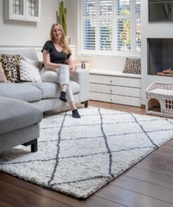 Tapis losange poils longs Artisan - blanc/gris - sfeer