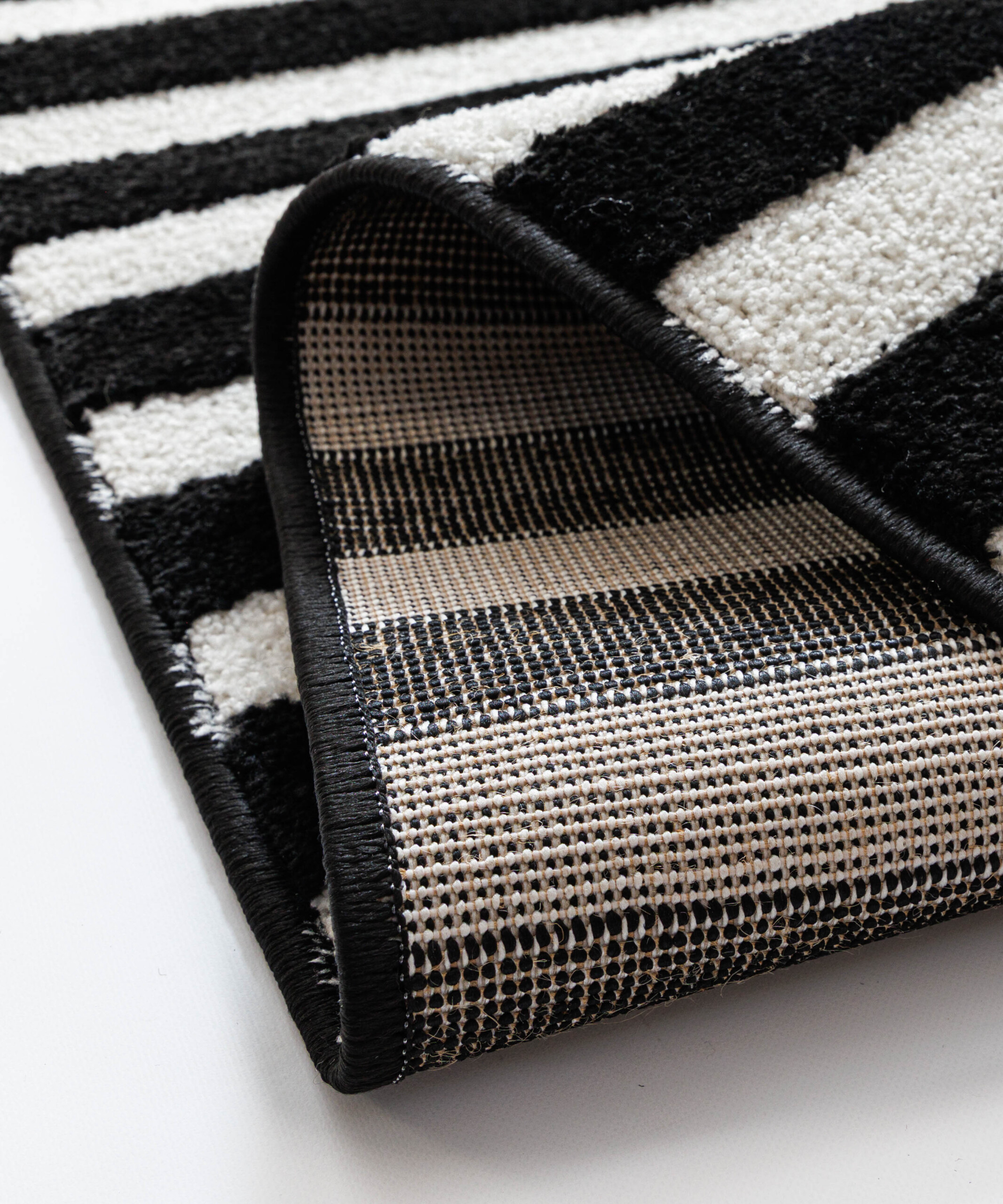 Tapis poil ras - Nivo Step crème/noir - close up Tapis poil ras - Nivo Step crème/noir - close up