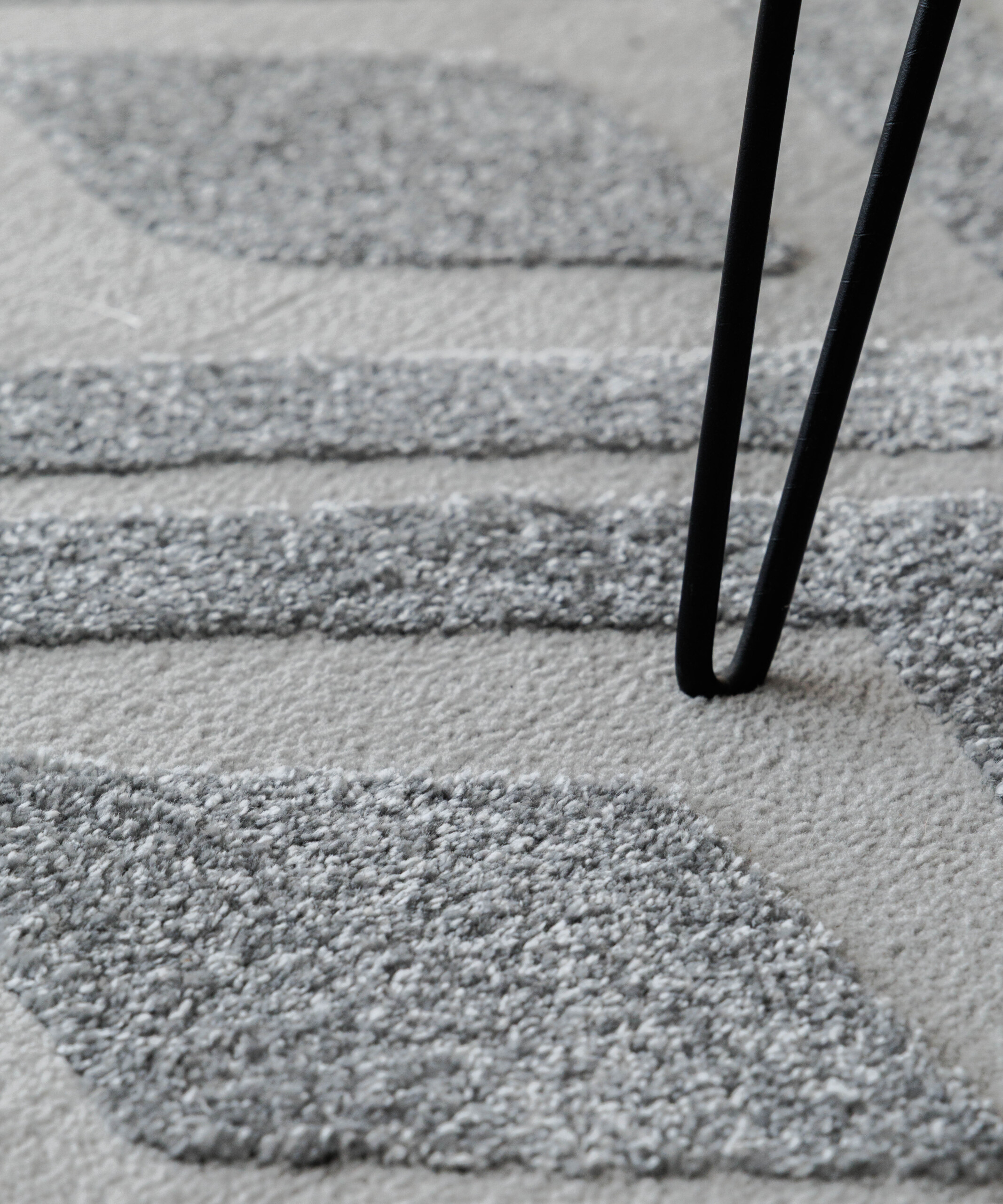 Tapis Rond scandinave - Contour Diamond gris - close up Tapis Rond scandinave - Contour Diamond gris - close up