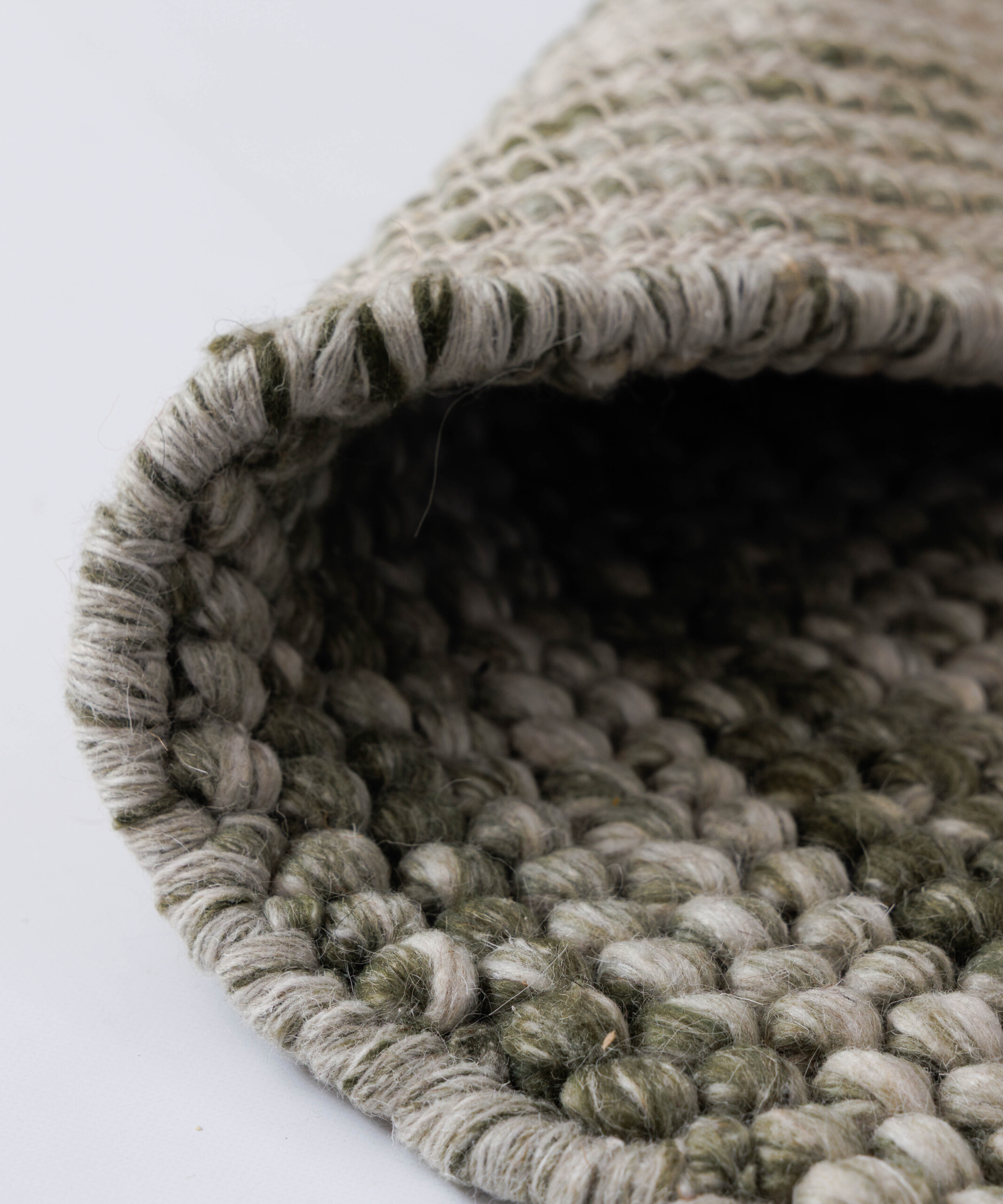 Tapis laine rond - Fjell vert olive - close up Tapis laine rond - Fjell vert olive - close up