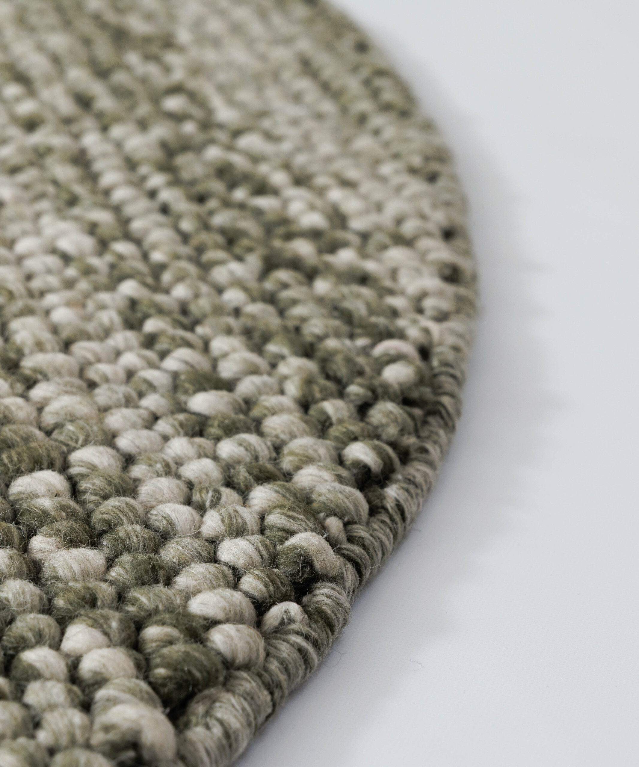 Tapis laine rond - Fjell vert olive - close up Tapis laine rond - Fjell vert olive - close up