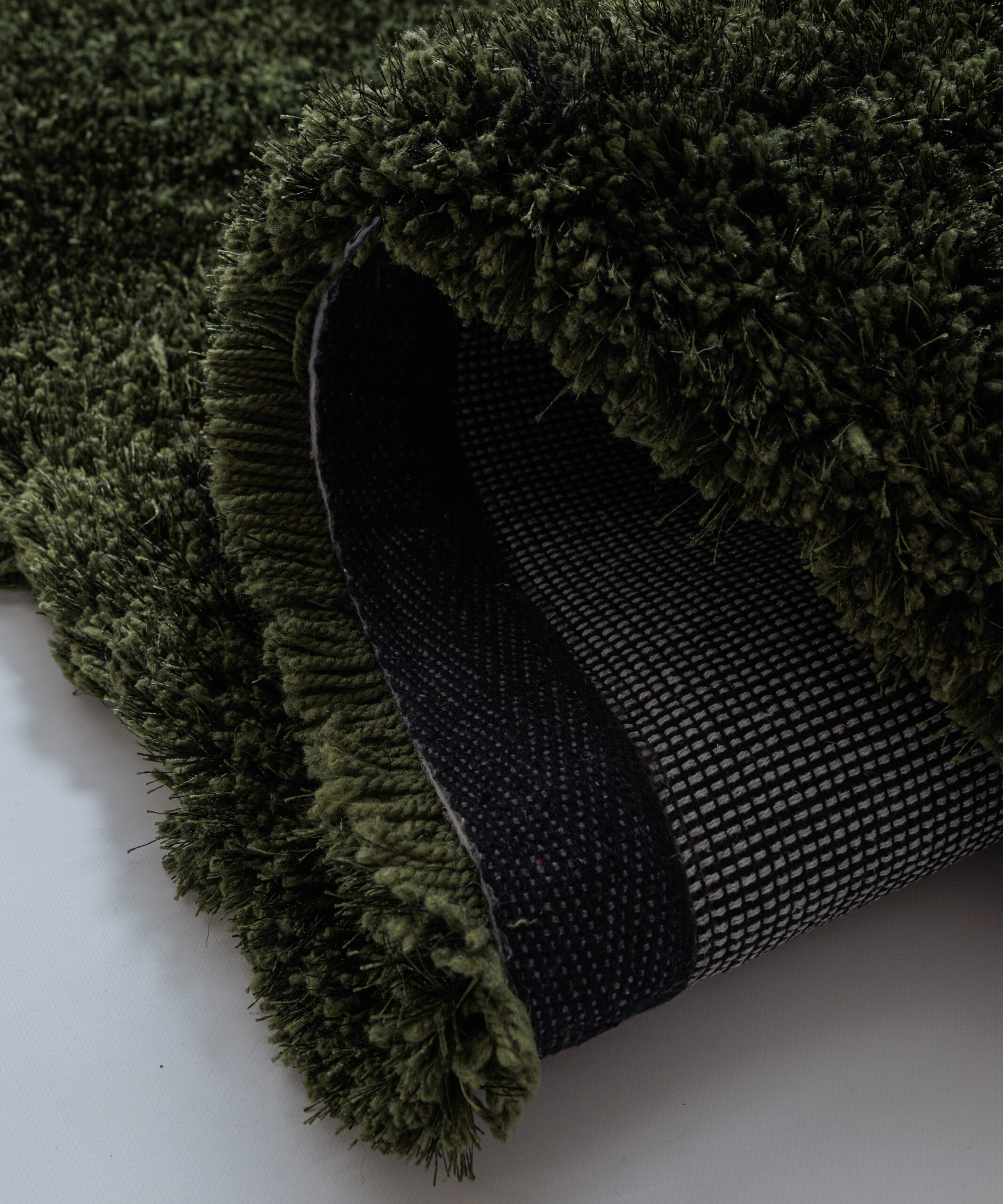 Tapis Shaggy - Meadow vert olive - close up Tapis Shaggy - Meadow vert olive - close up