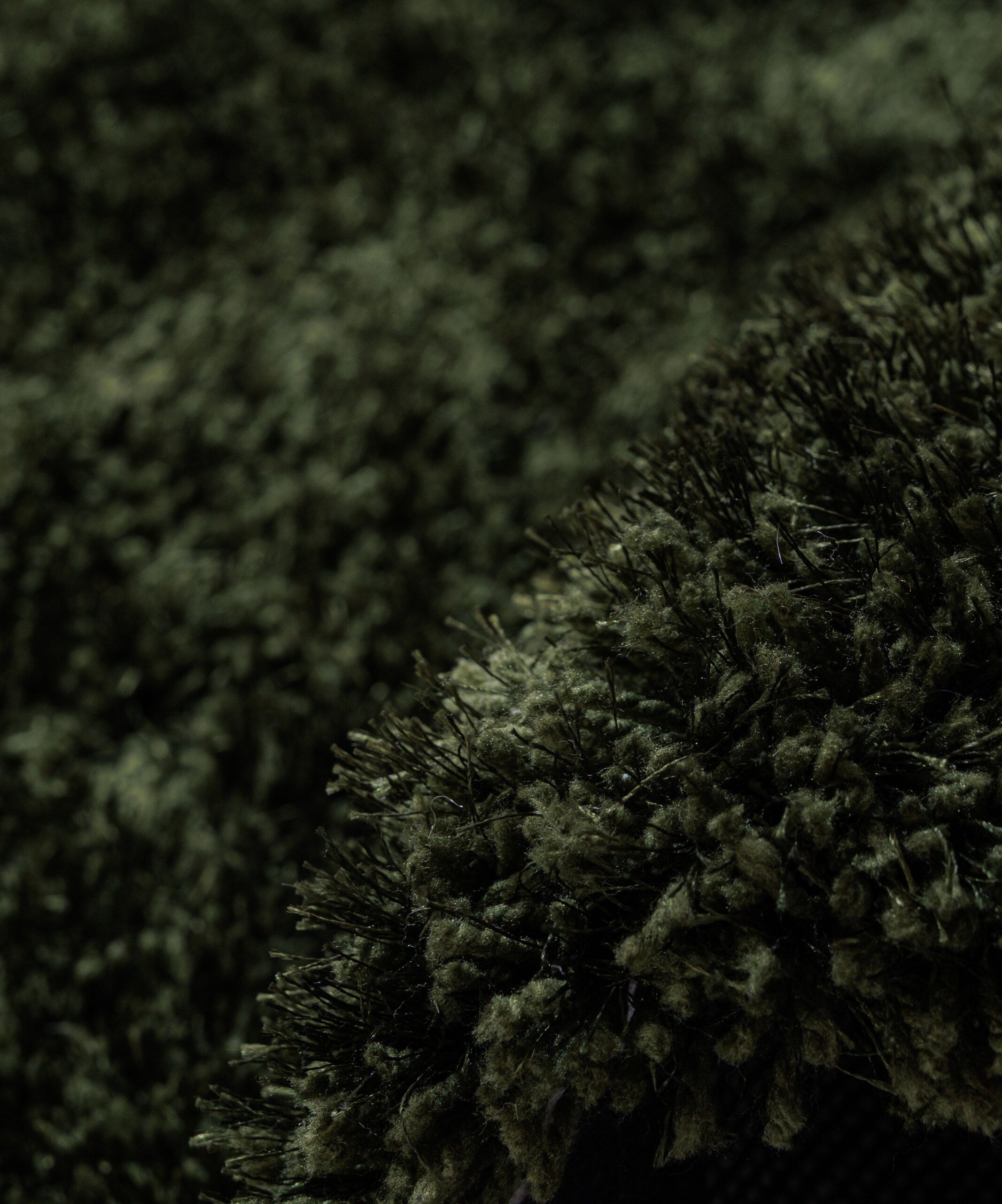 Tapis Shaggy Rond - Meadow vert olive - close up Tapis Shaggy Rond - Meadow vert olive - close up