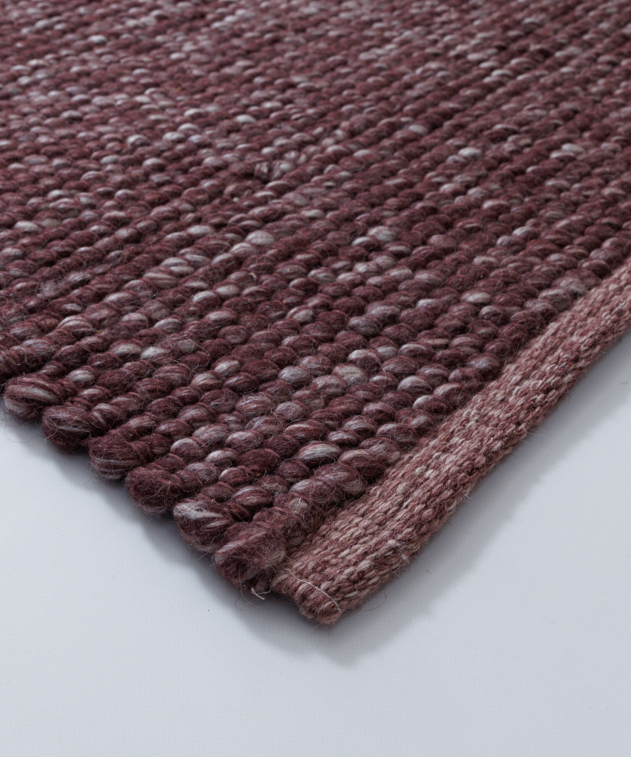Tapis en laine - Silvull bordeaux - close up Tapis en laine - Silvull bordeaux - close up