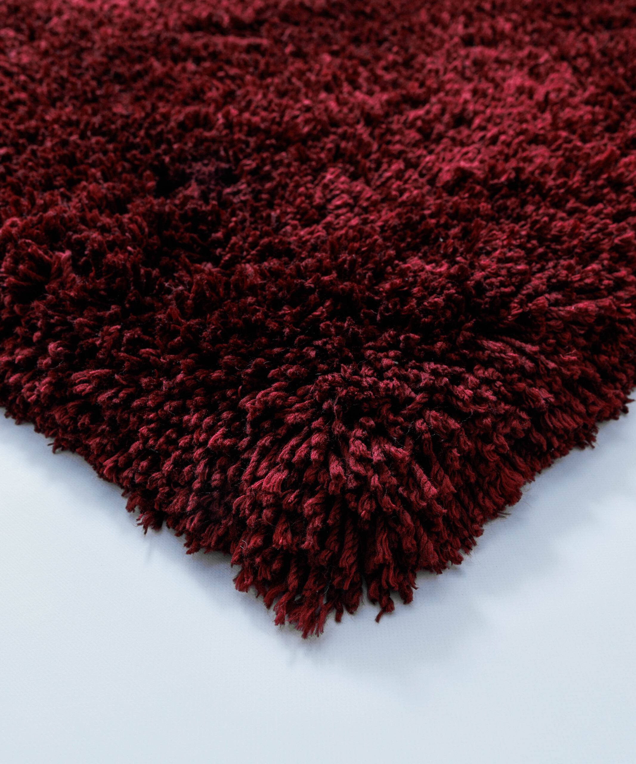 Tapis shaggy - Sveve bordeaux - close up Tapis shaggy - Sveve bordeaux - close up