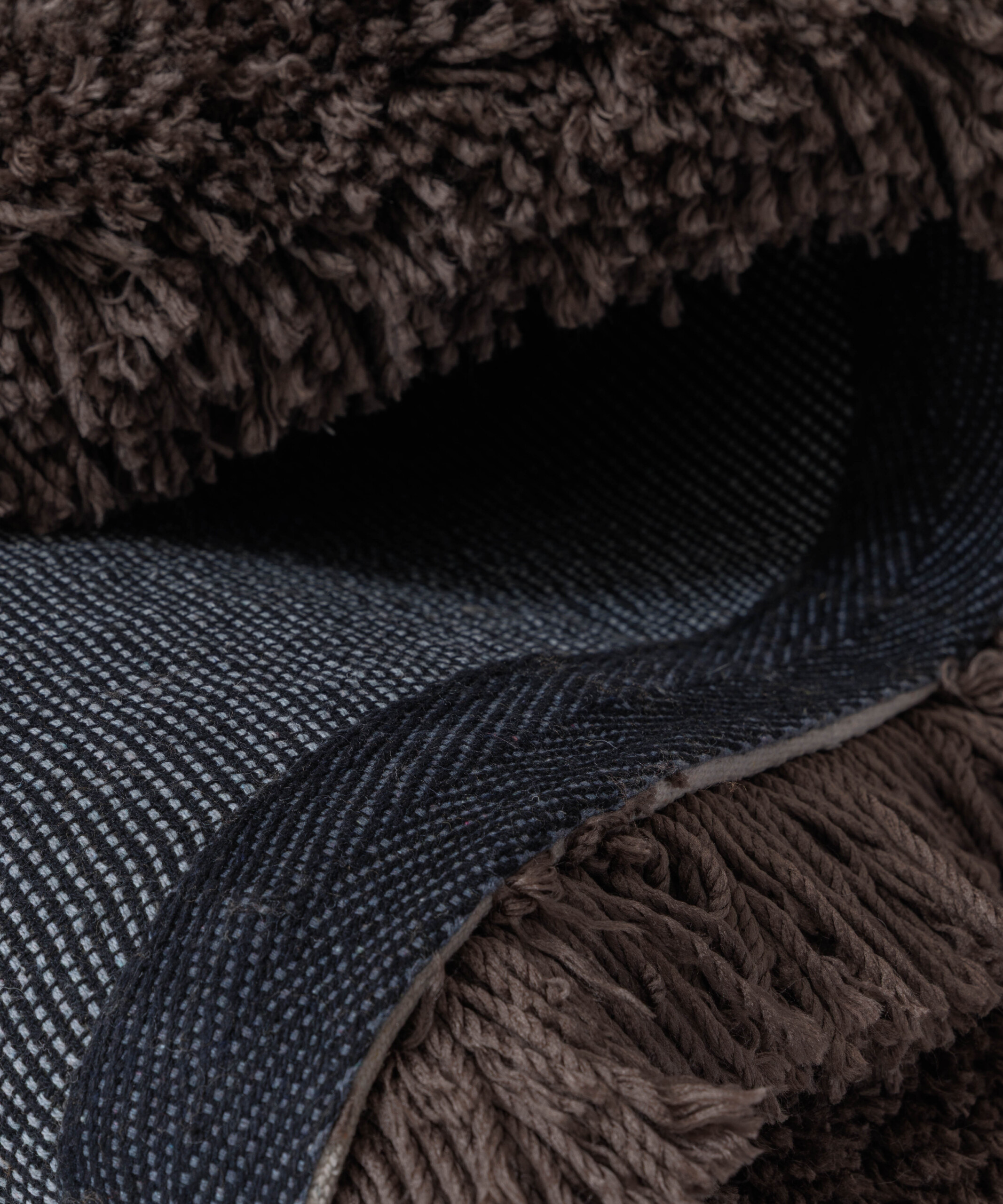 Tapis organique shaggy - Sveve brun - close up Tapis organique shaggy - Sveve brun - close up