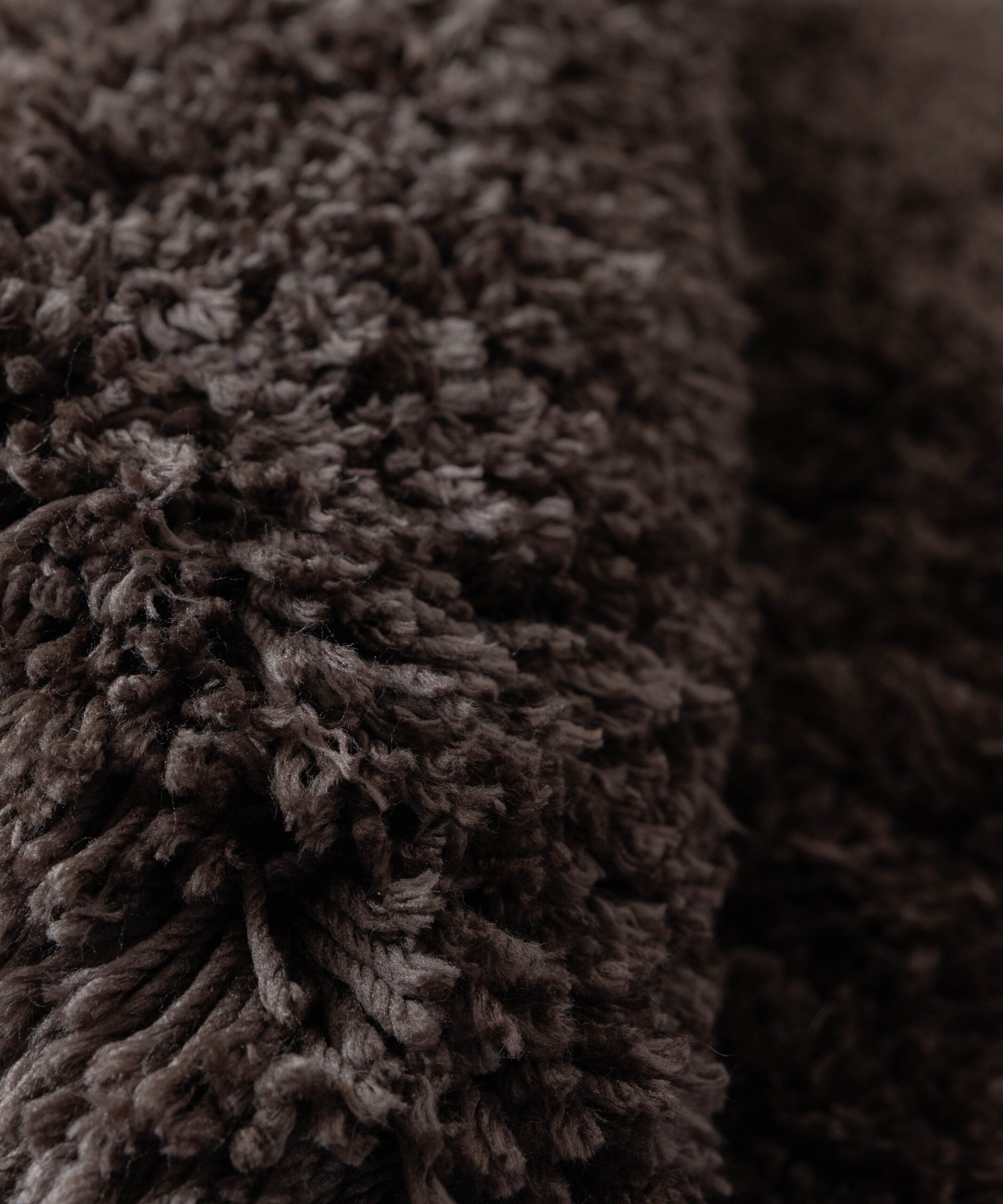 Tapis organique shaggy - Sveve brun - close up Tapis organique shaggy - Sveve brun - close up