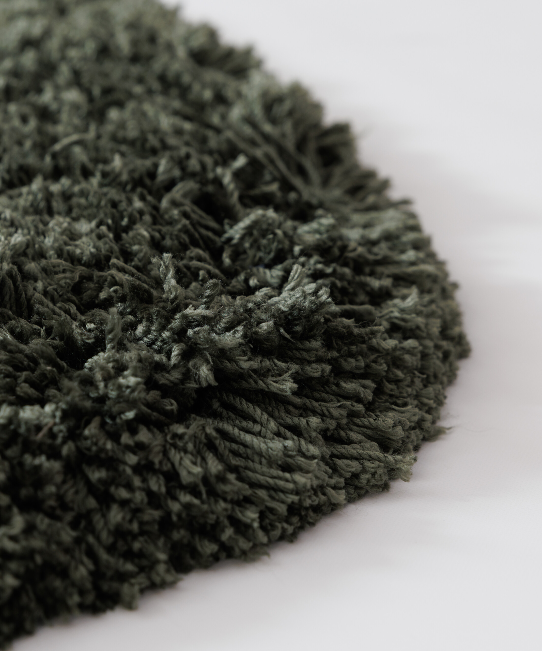 Tapis organique shaggy - Sveve vert mousse - close up Tapis organique shaggy - Sveve vert mousse - close up