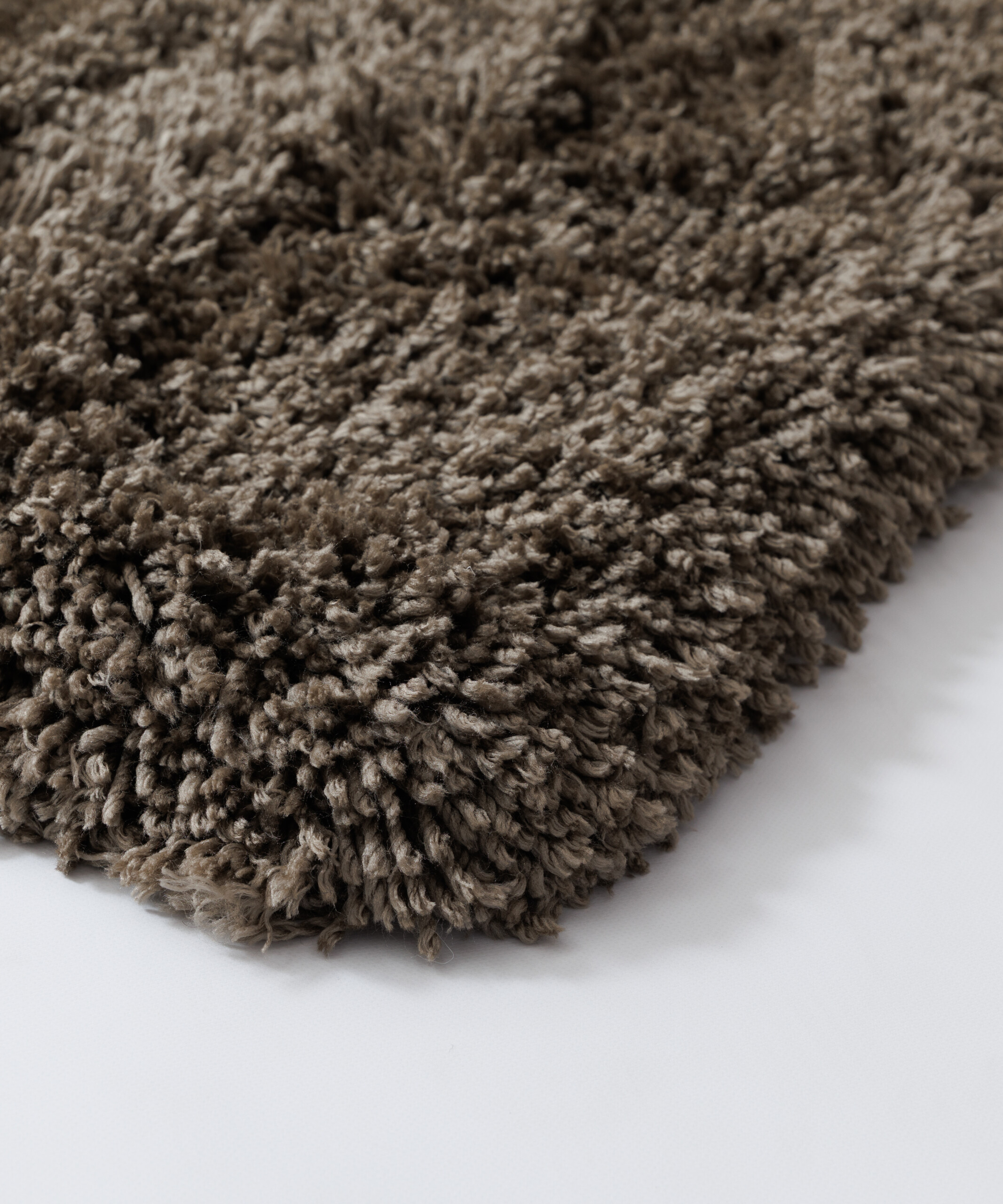 Tapis shaggy - Sveve taupe - close up Tapis shaggy - Sveve taupe - close up