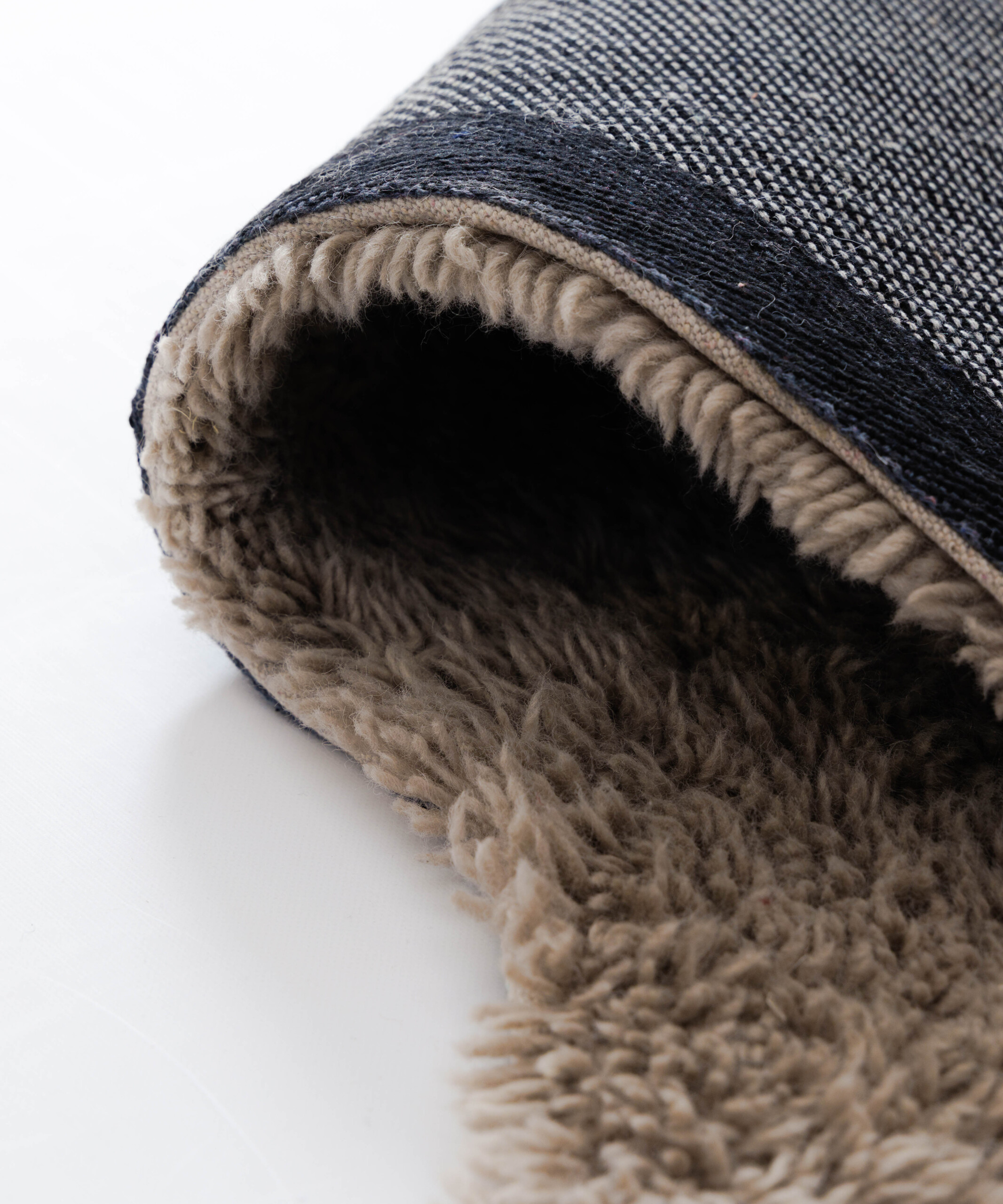 Tapis organique - Tjørne Mose taupe - close up Tapis organique - Tjørne Mose taupe - close up