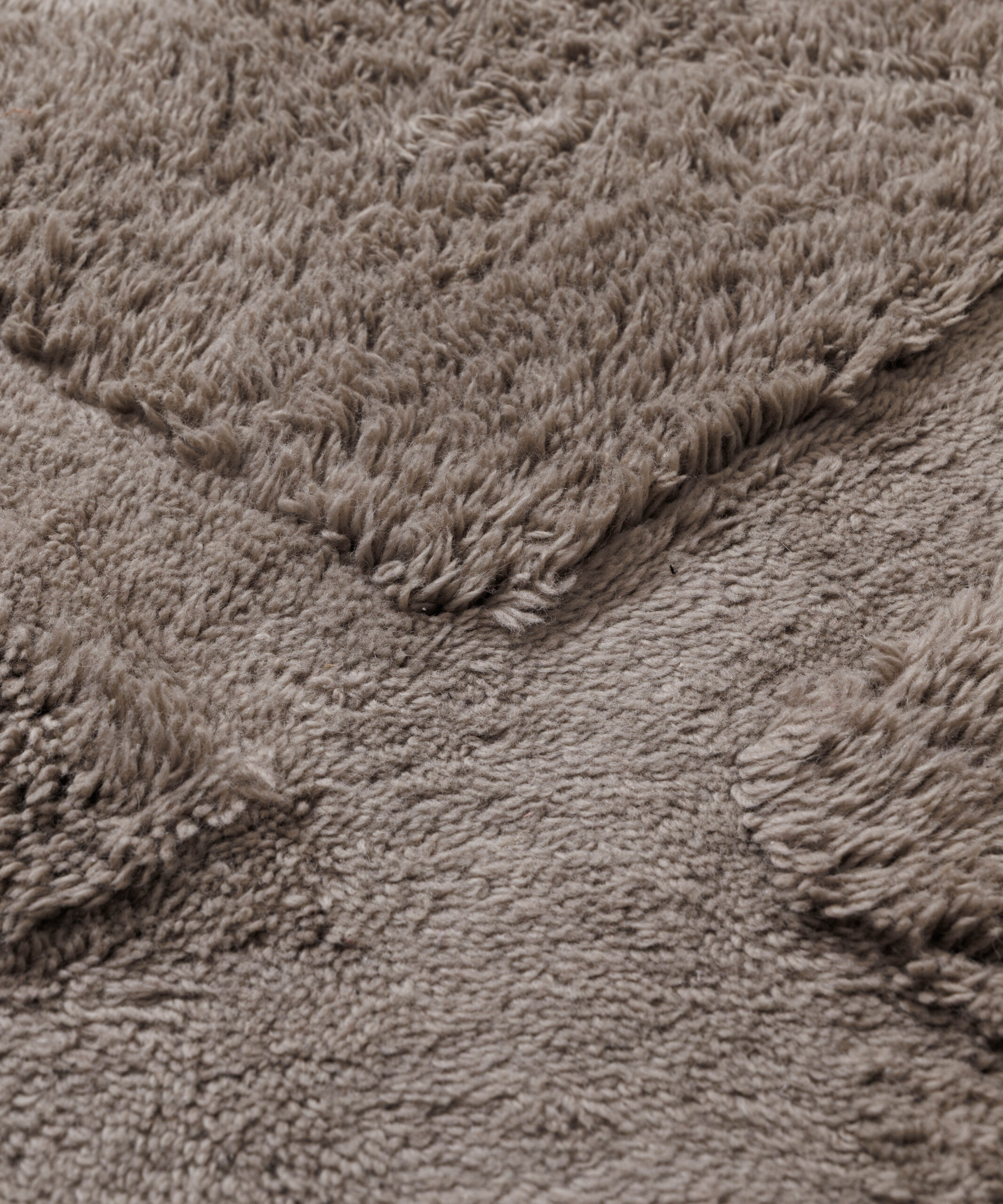 Tapis design - Tjørne Elv taupe - close up Tapis design - Tjørne Elv taupe - close up