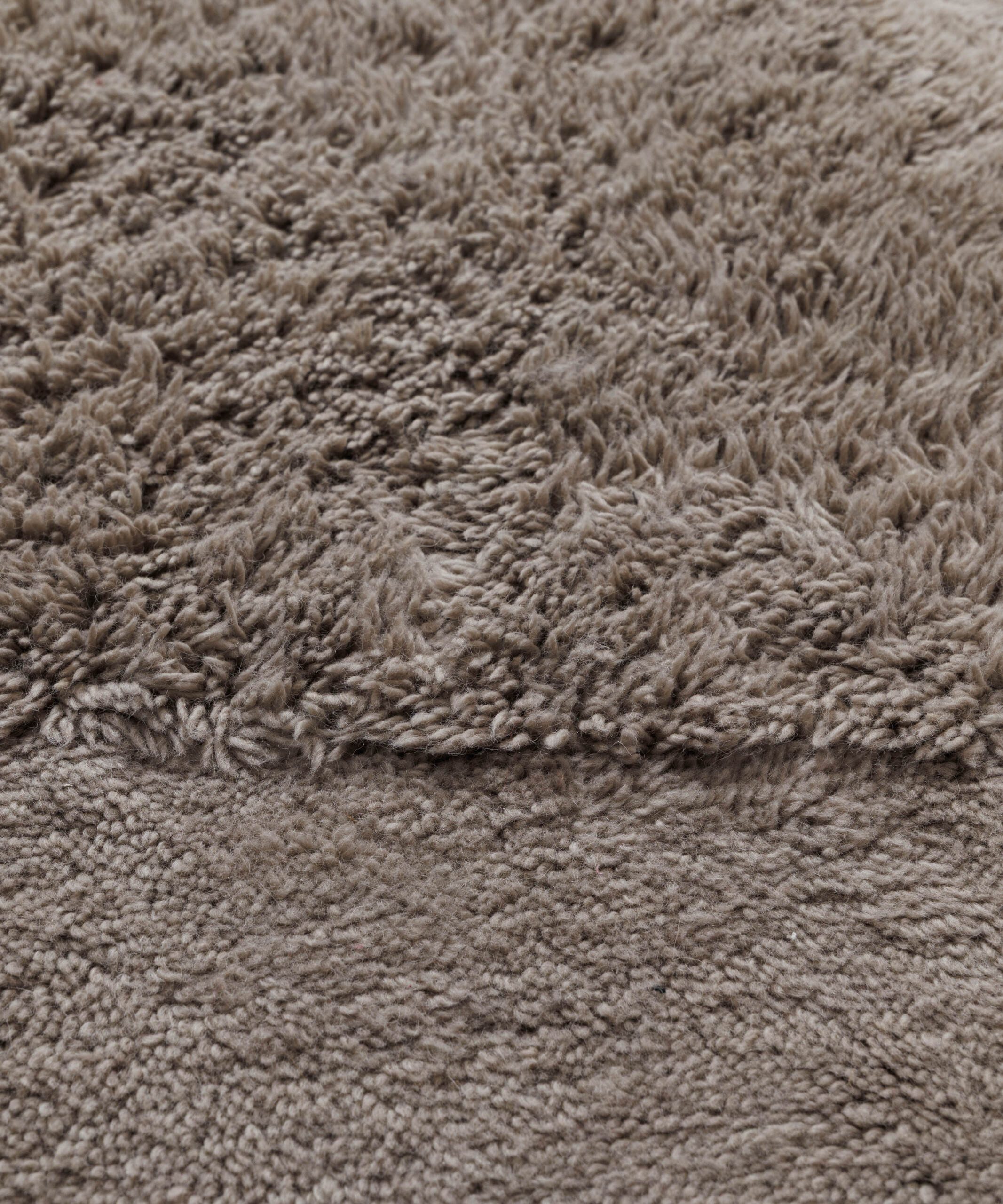Tapis design - Tjørne Elv taupe - close up Tapis design - Tjørne Elv taupe - close up