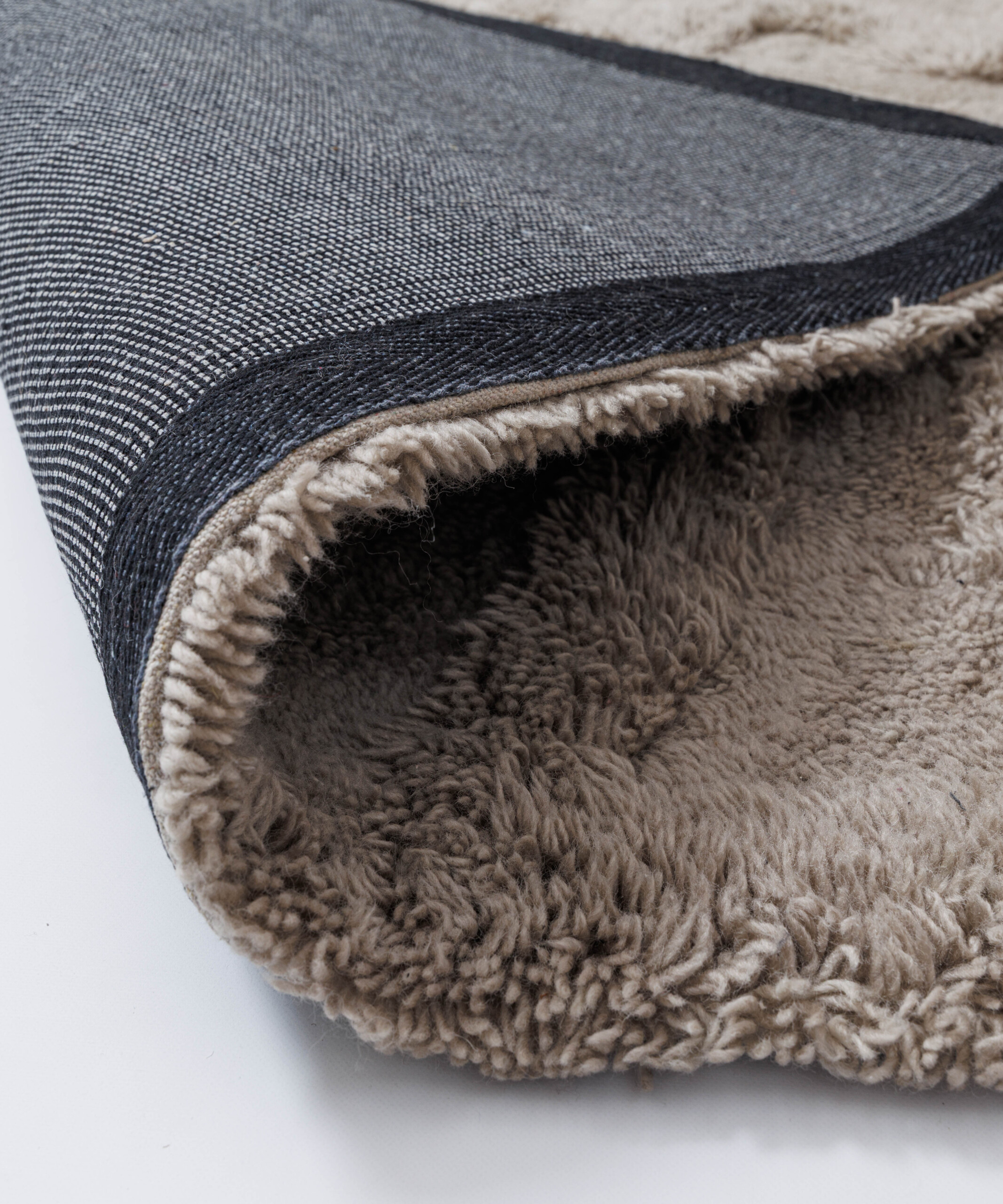 Tapis design - Tjørne Bris taupe - close up Tapis design - Tjørne Bris taupe - close up